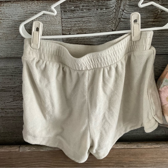Terry Cloth shorts (lot of two) beige and floral print size small (G1) 3”inseam - Picture 4 of 6
